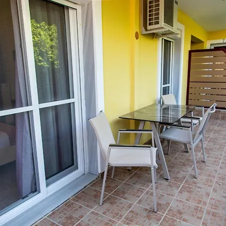Apartament Aristea *