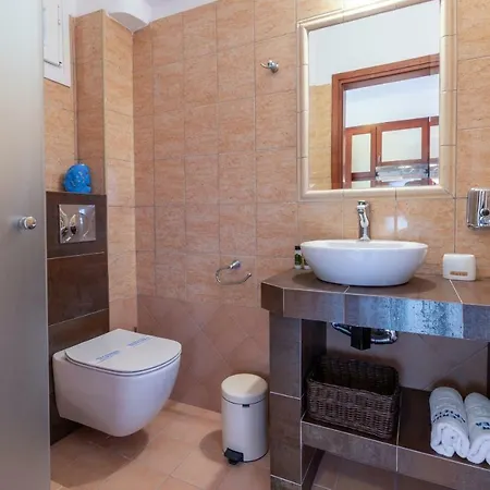 Aristea Apartament *