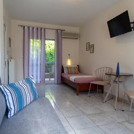 Aristea Apartment *